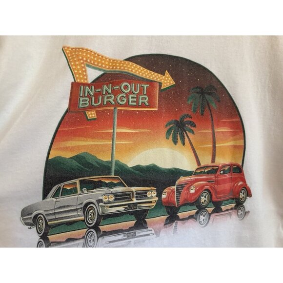 In-N-Out Burger Shirt Men L White California Logo Graphic Crew Neck Short Sleeve - Picture 1 of 8